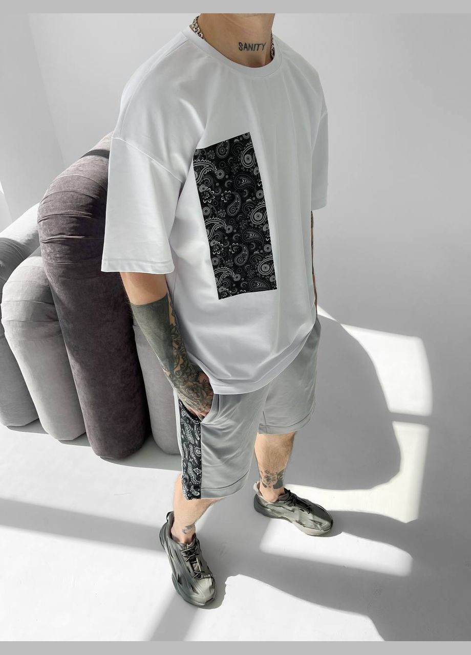 Біла стильна футболка Vakko