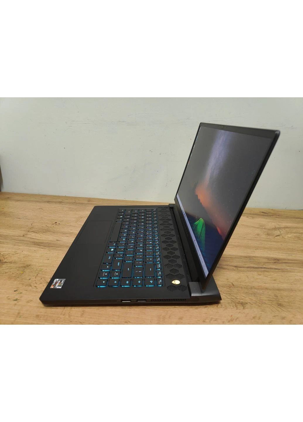 Ігровий ноутбук Alienware M15 R5 / 15.6" (1920x1080) IPS / AMD Ryzen 7 5800H (8 (16) ядер по 3.2 - 4.4 GHz) / 16 GB DDR4 / 512 Dell (398147123)