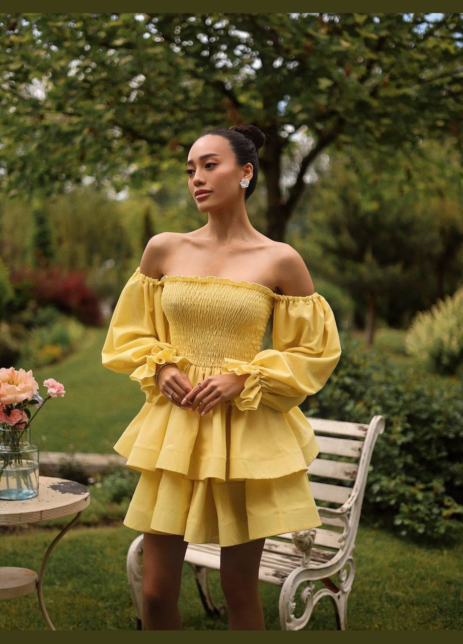 Світло-жовтий коктейльна сукня міні з відкритими плечима та спідницею з воланами з відкритими плечима MonCher