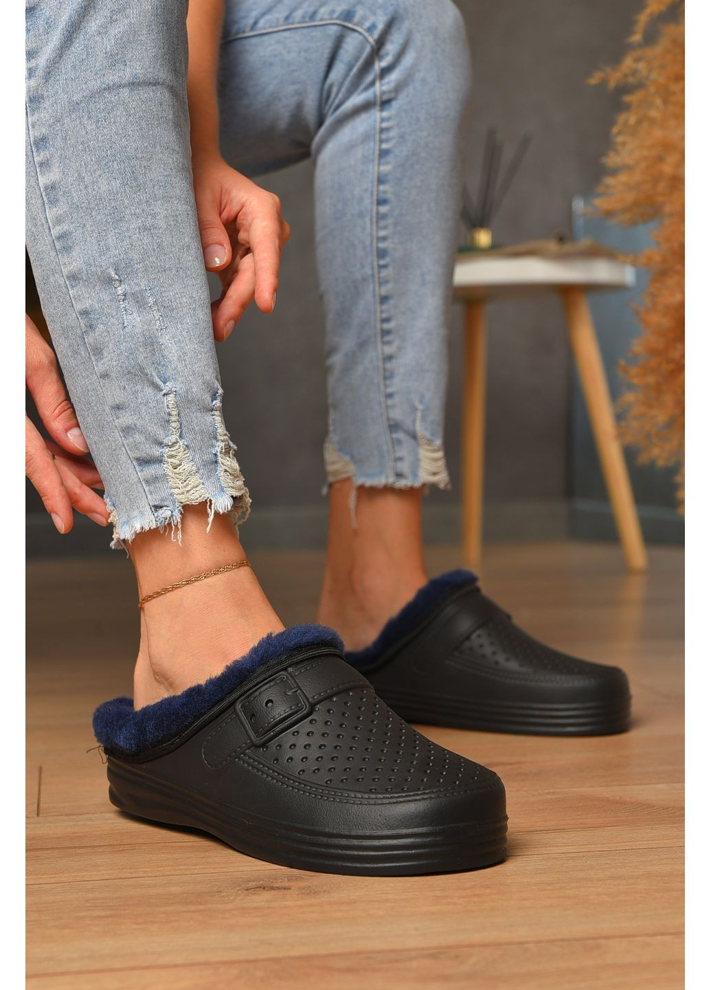 Сабо жіночі піна на хутрі чорного кольору Let's Shop (355336140)