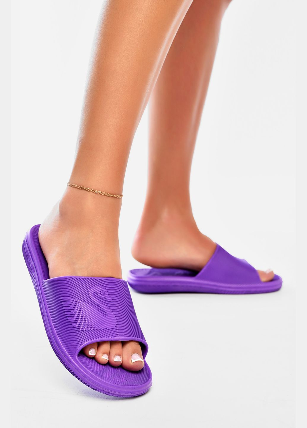 Шльопанці піна жіночі фіолетового кольору Let's Shop (341483919)