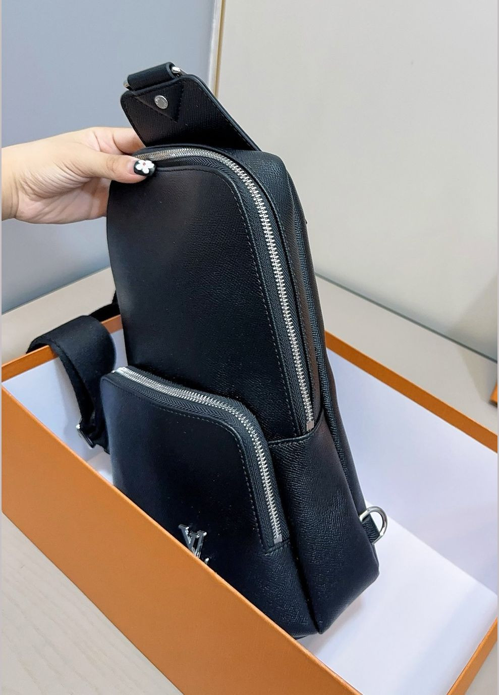 Чоловіча нагрудна сумка Louis Vuitton чорна No Brand (305849047)