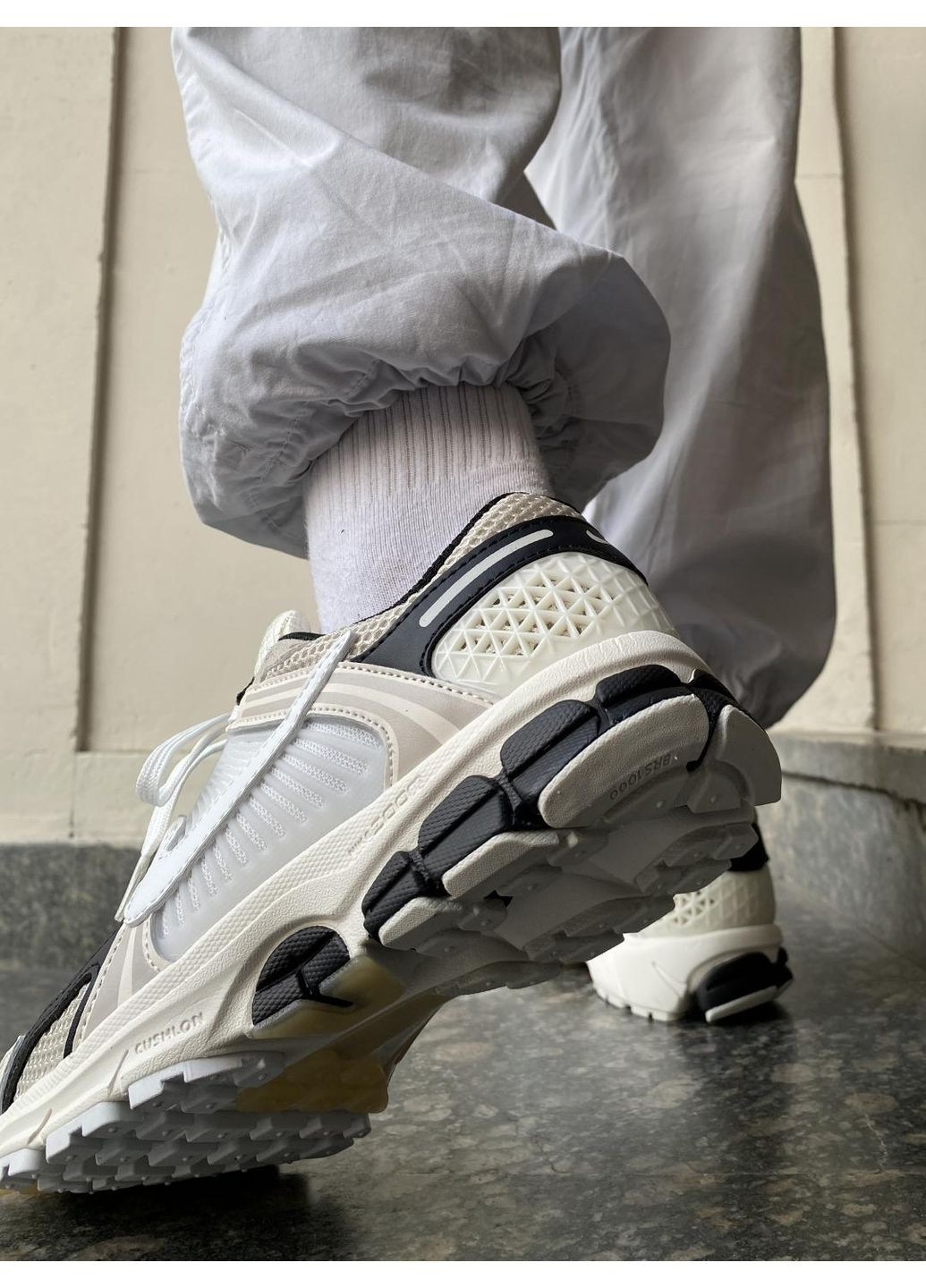 КРОССОВКИ ЖЕНСКИЕ NIKE ZOOM VOMERO 5 BEIGE WHITE BLACK НАЙК АИР ЗУМ ВОМЕРО 5 No Brand чёрные демисезоны (367167476)