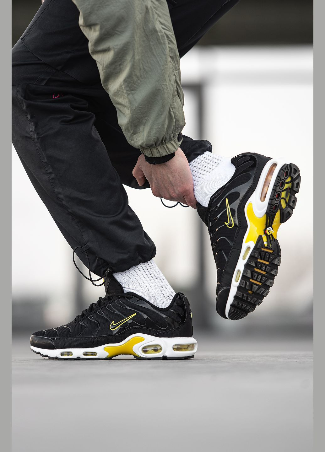 Чорні Осінні кросівки чоловічі Nike Air Max TN Black/Yellow