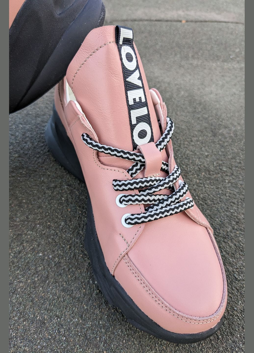 Рожеві осінні модні спортивні кросівки для жінок INNOE Кросівки