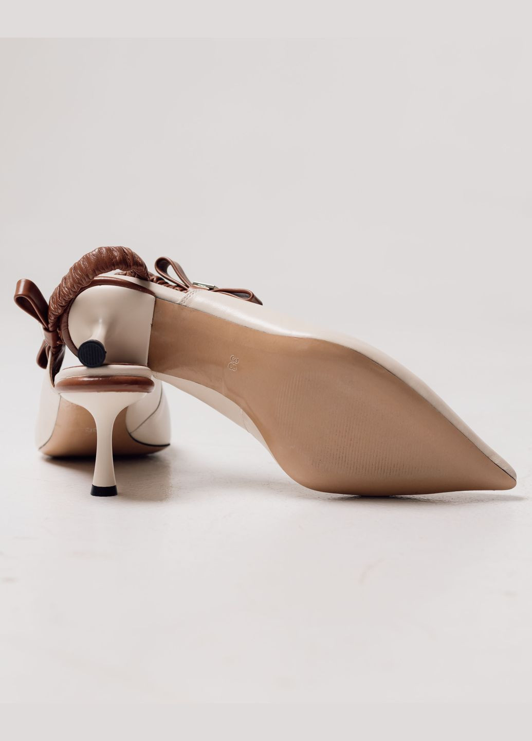 Молочные босоножки на шпильке молочные кожа Lottini