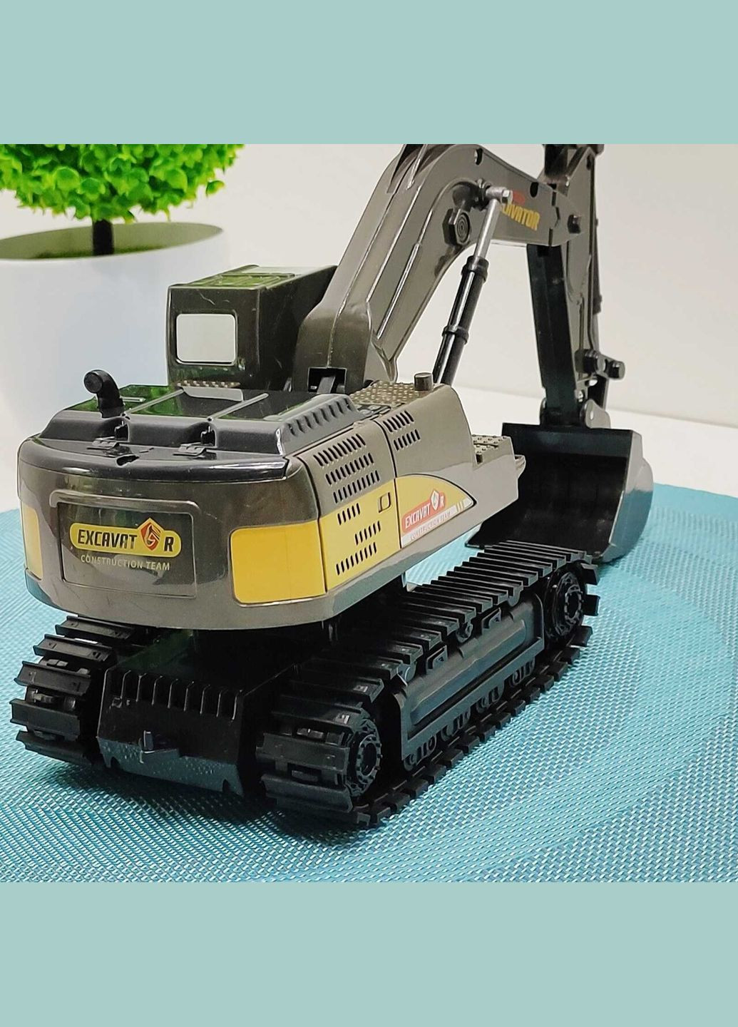 Екскаватор гусеничний на радіокеруванні з підсвічуванням та звуком Чорний (700-C2) No Brand (302215483)