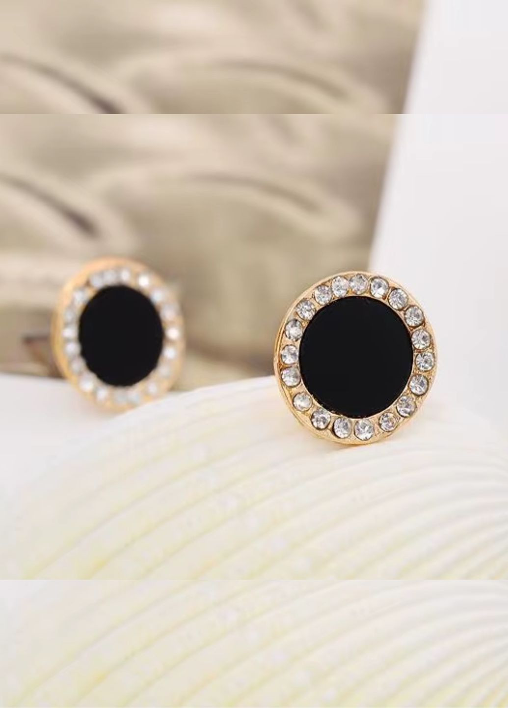 Сережки жіночі гвоздики круги з камінцями по краях No Brand (323017297)