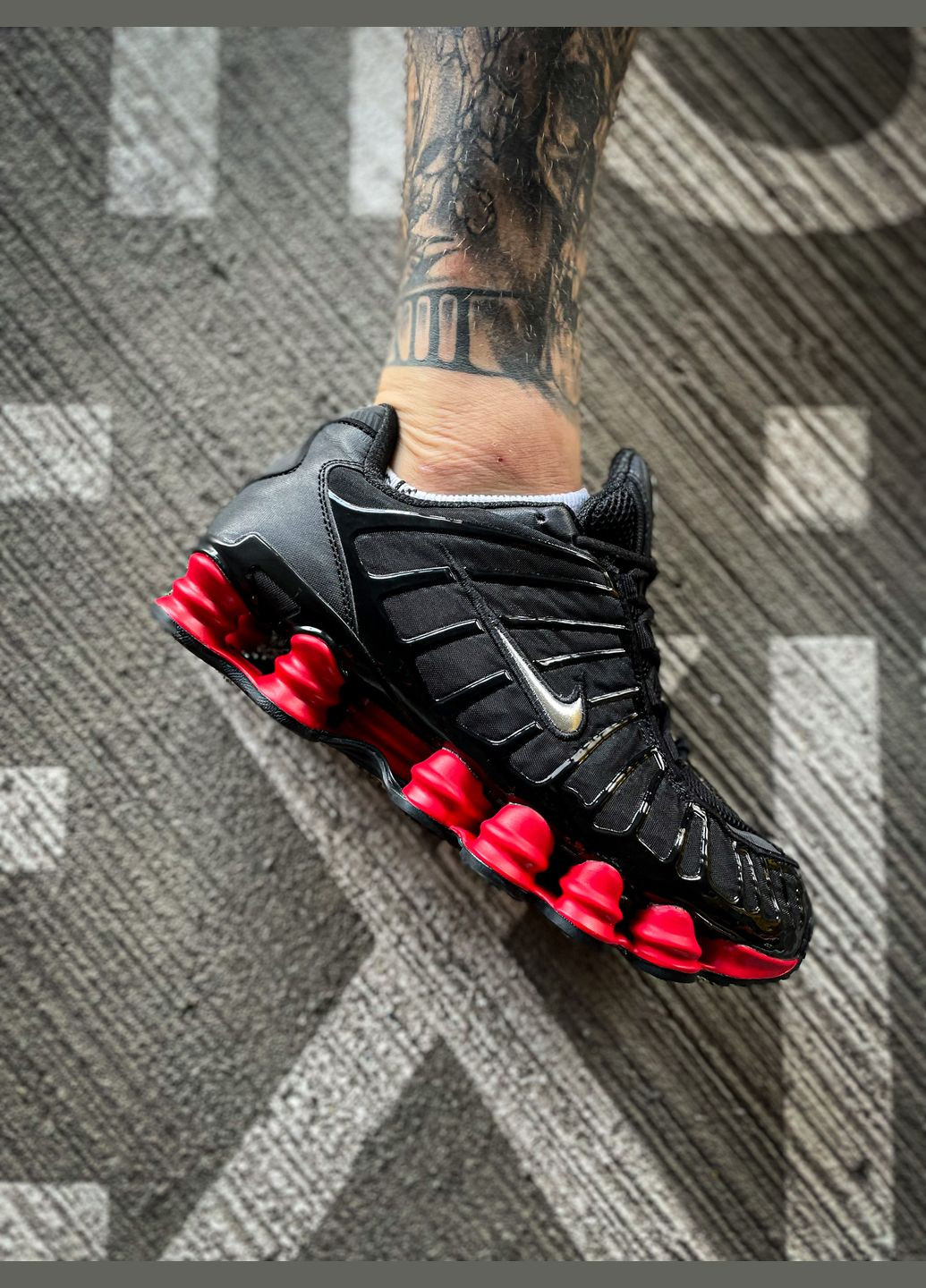 Черные демисезонные кроссовки мужские nike shox black red | найк шокс черные красные No Brand