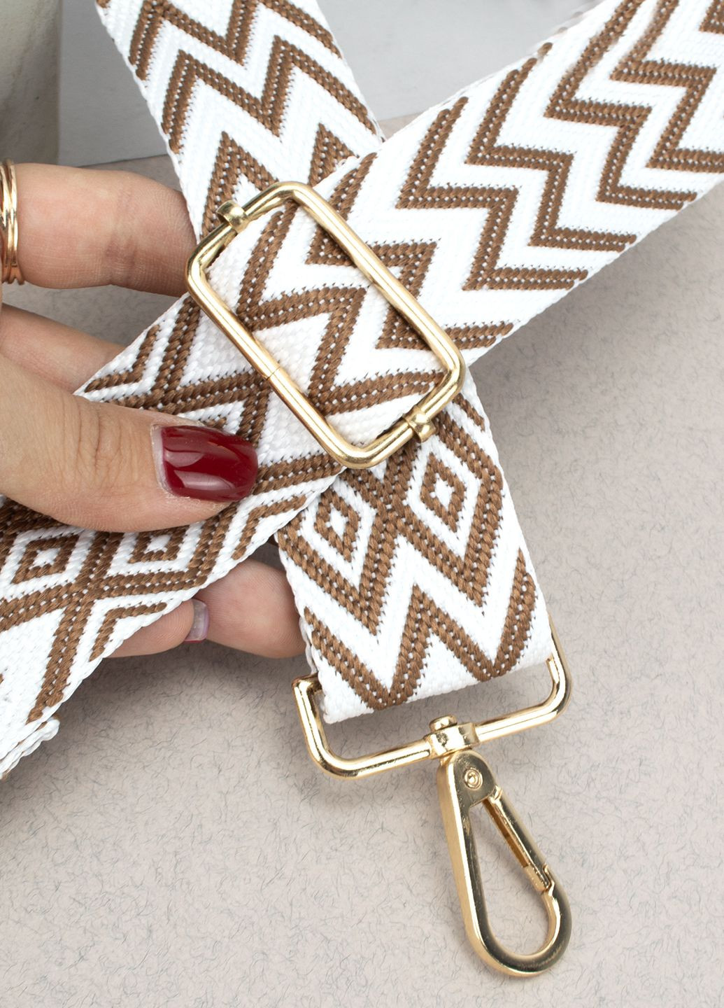 Текстильный ремень для сумки 38 мм 3035 gold с карабинами коричнево-белый HandyCover (290981601)