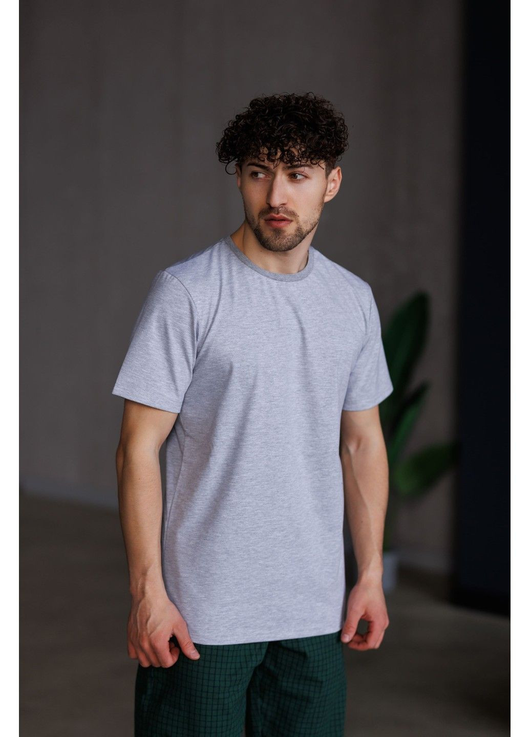 Піжама чоловіча футболка сірий меланж + штани SOFT в клітинку зелені Handy Wear (329447834)