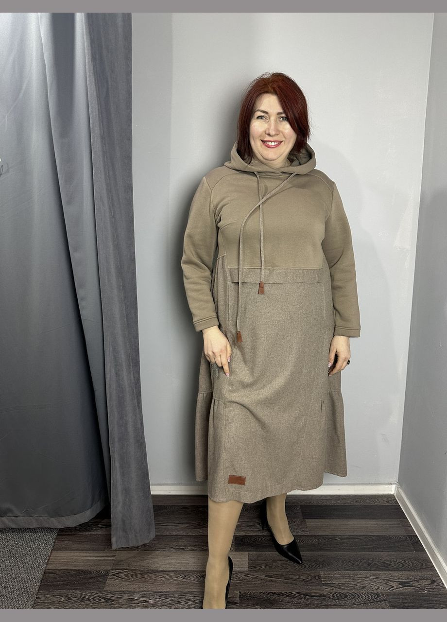 Коричнева кежуал сукня жіноча коричнева з капюшоном міді mkpr2912-2 Modna KAZKA
