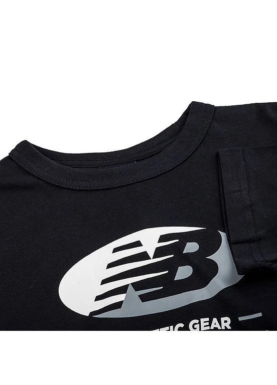 Черная летняя футболка essentials reimagined graphic New Balance
