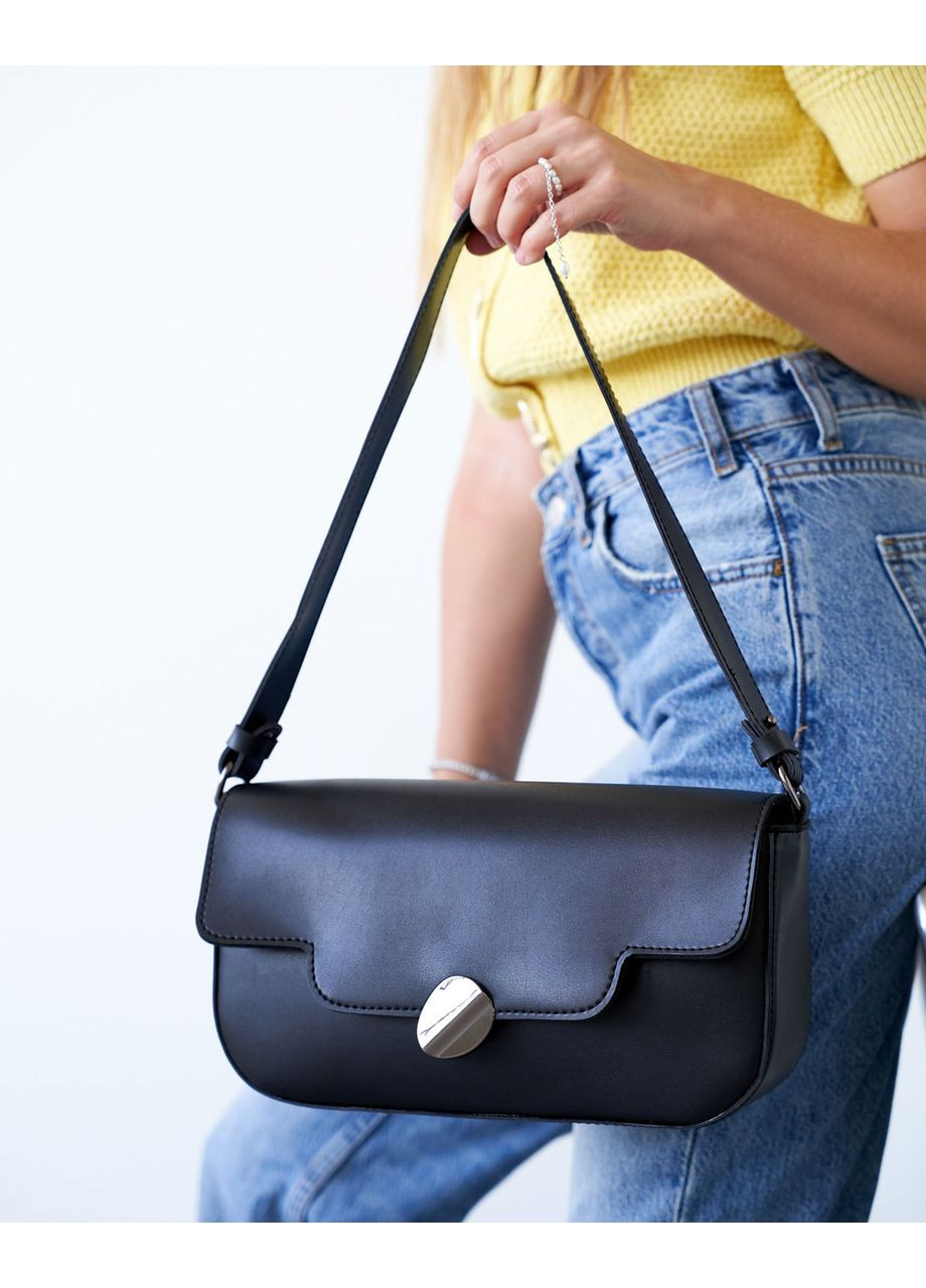 Жіноча сумка з одним великим відділенням на клапані та застібкою на магніті чорного кольору «Gigi» WeLassie (371882646)