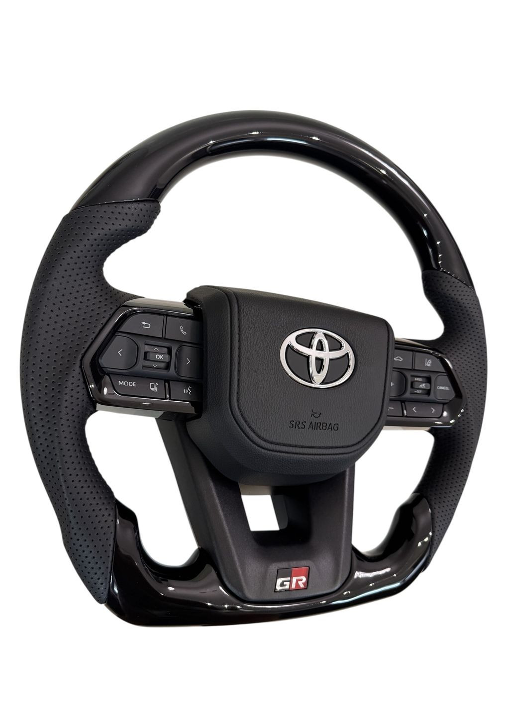 Руль для Land Cruiser 200, Prado 150. GR. В сборе. Без подогрева. Рояльный лак. Со скошенным низом. Логотип – хром. Toyota (351893715)