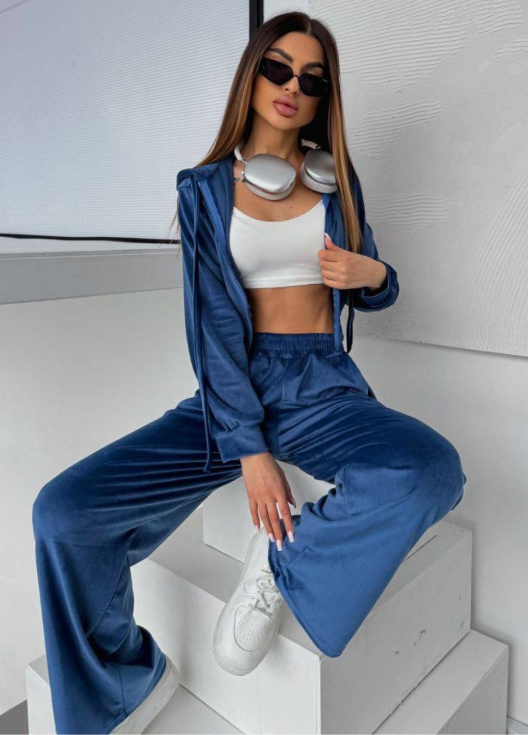 Базовий повсякденний велюровий костюм двійка: вкорочнеий худі на блискавці + штани високої посадки Allthings (326673054)