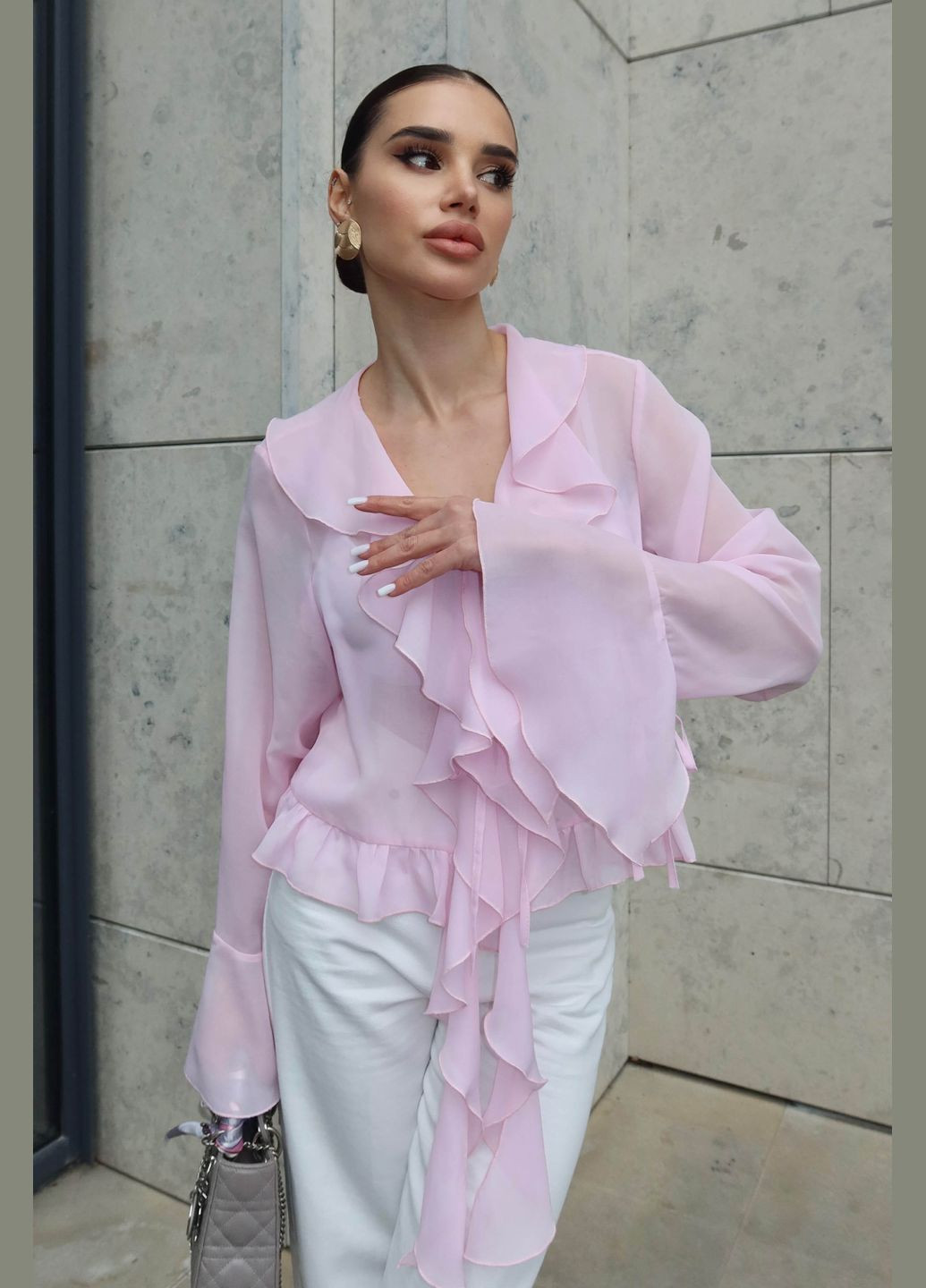 Розовая стильная блуза на запахе с воланами на запах Jadone Fashion