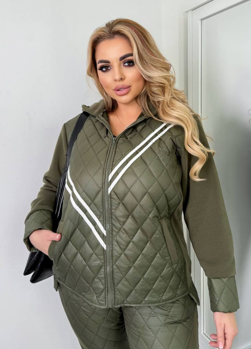 Жіночий стьобаний костюм-двійка з лампасами Україна (323196814)