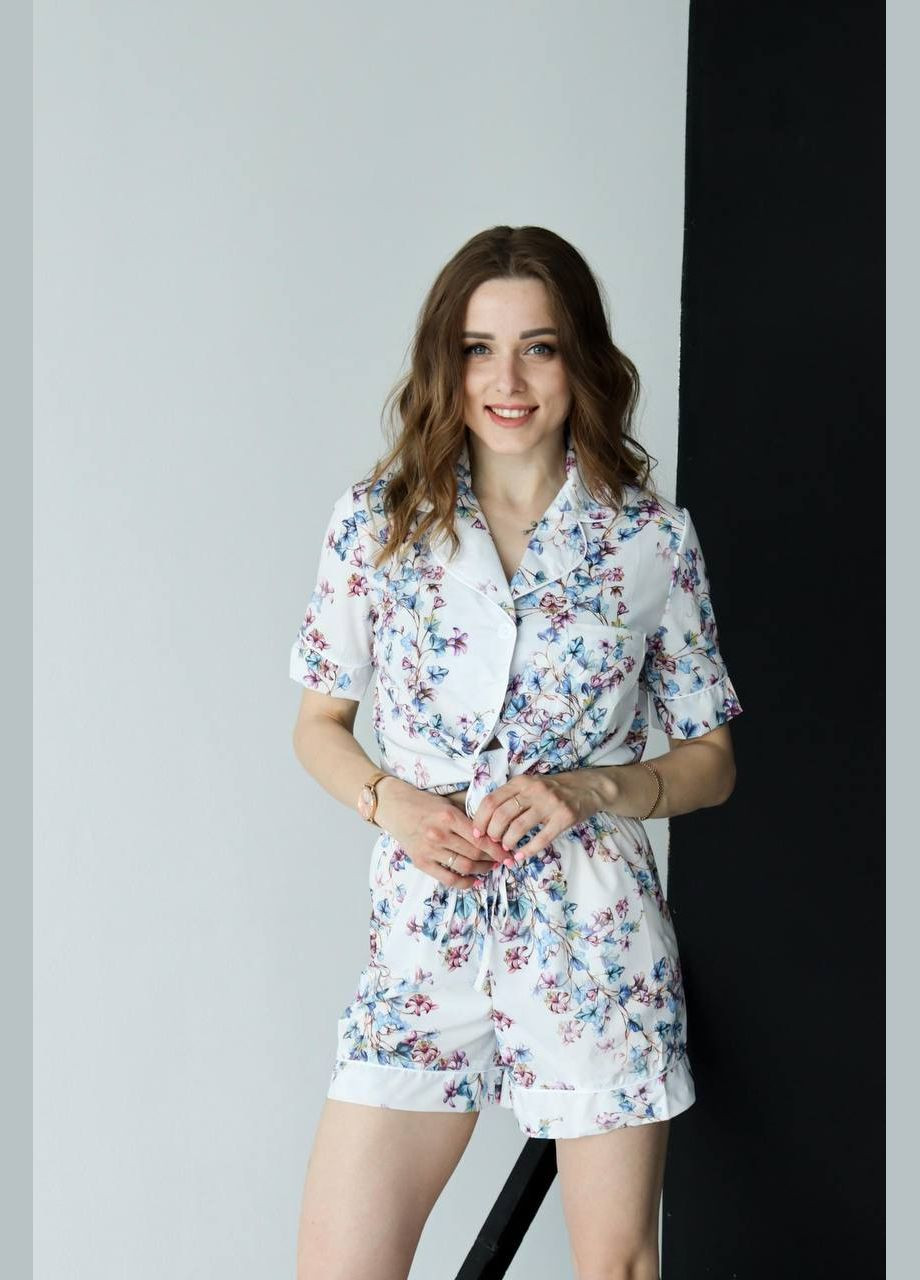 Белая всесезон пижама-двойка (рубашка, шорты) софт белая в цветочек p5-2505-01 рубашка + шорты Nika Li brand Sakura Flowers