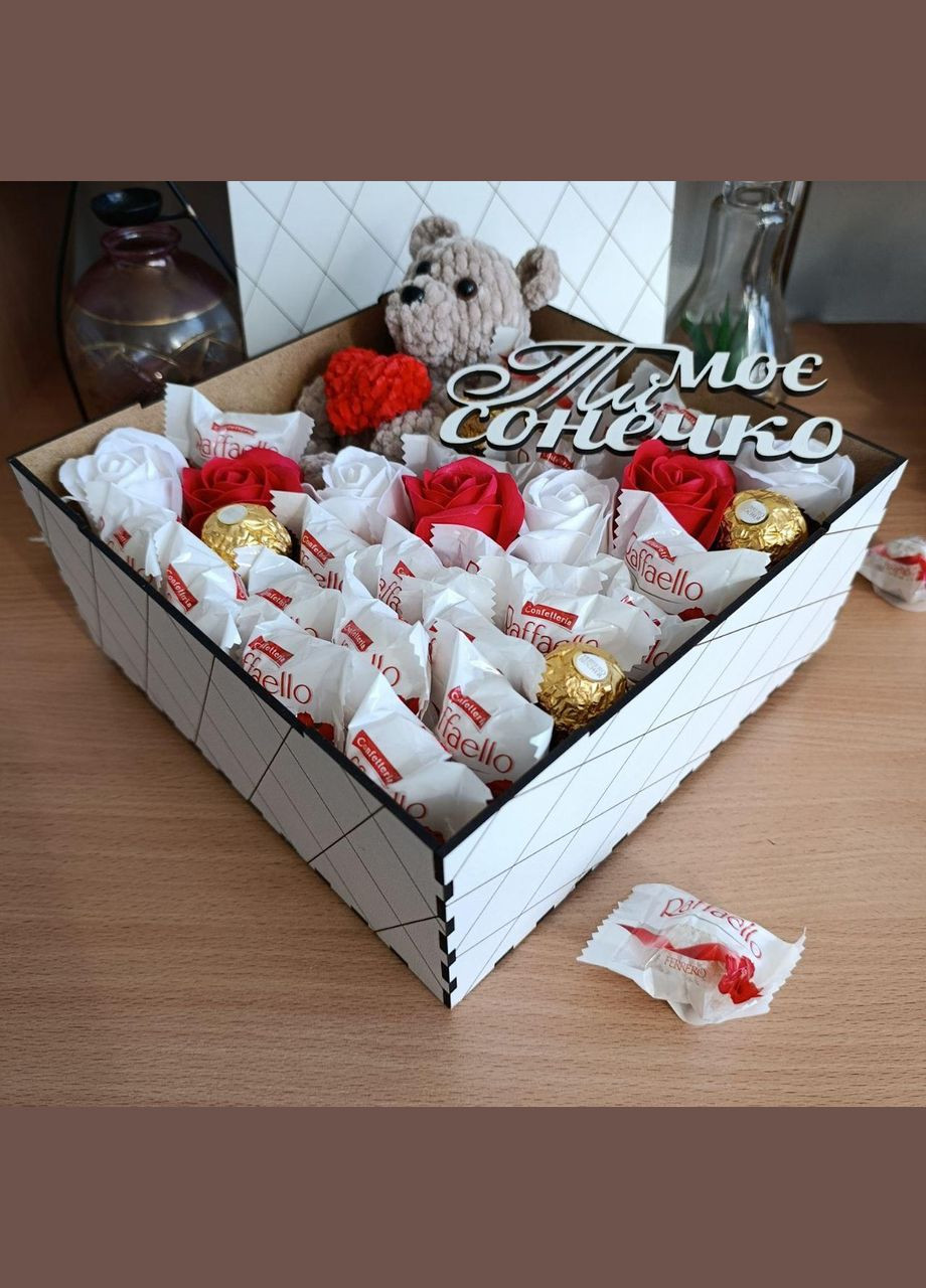 Подарочный бокс с конфетами и игрушкой на день влюбленных 8 марта день рождения для девушки (ar176) No Brand (317775920)