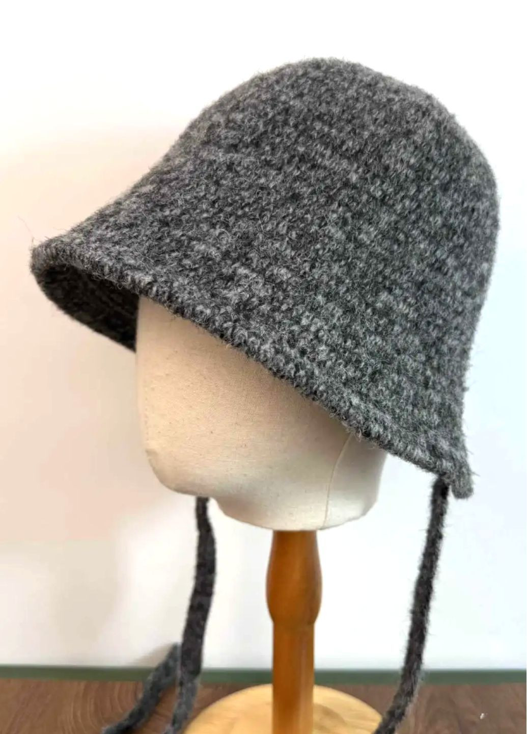 Жіночий Зимовий Капелюх Капор В'язана Тепла Шапка Капор на Зав'язках з М'якої Пряжі Модний Головний Убір на Зиму 2025 No Brand в'язана шапка капор з зав'язками (366453908)