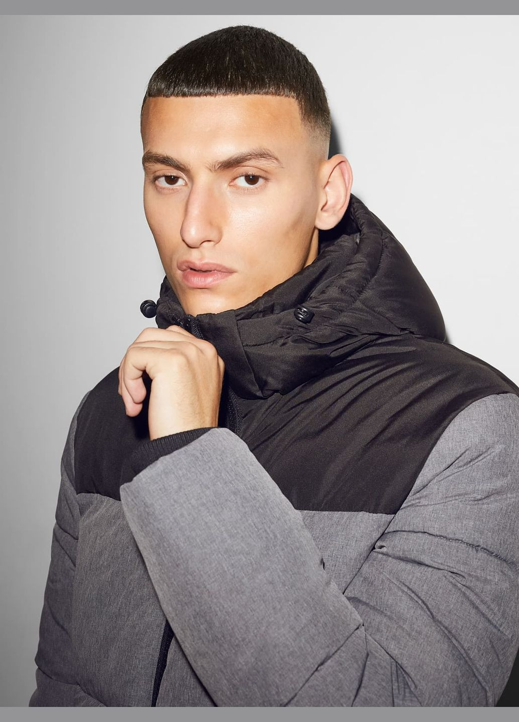 Серая демисезонная стеганая куртка C&A