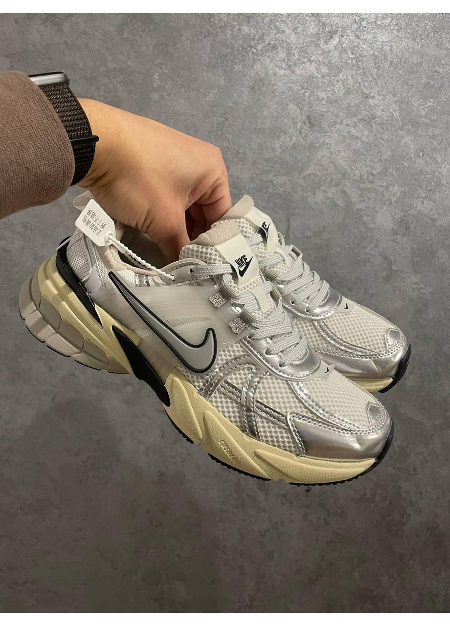 КРОСІВКИ ЖІНОЧІ NIKE V2K RUNTEKK SUMMIT WHITE METALLIC SILVER НАЙК В2К РАНТЕКК No Brand бежеві демісезони (367177902)