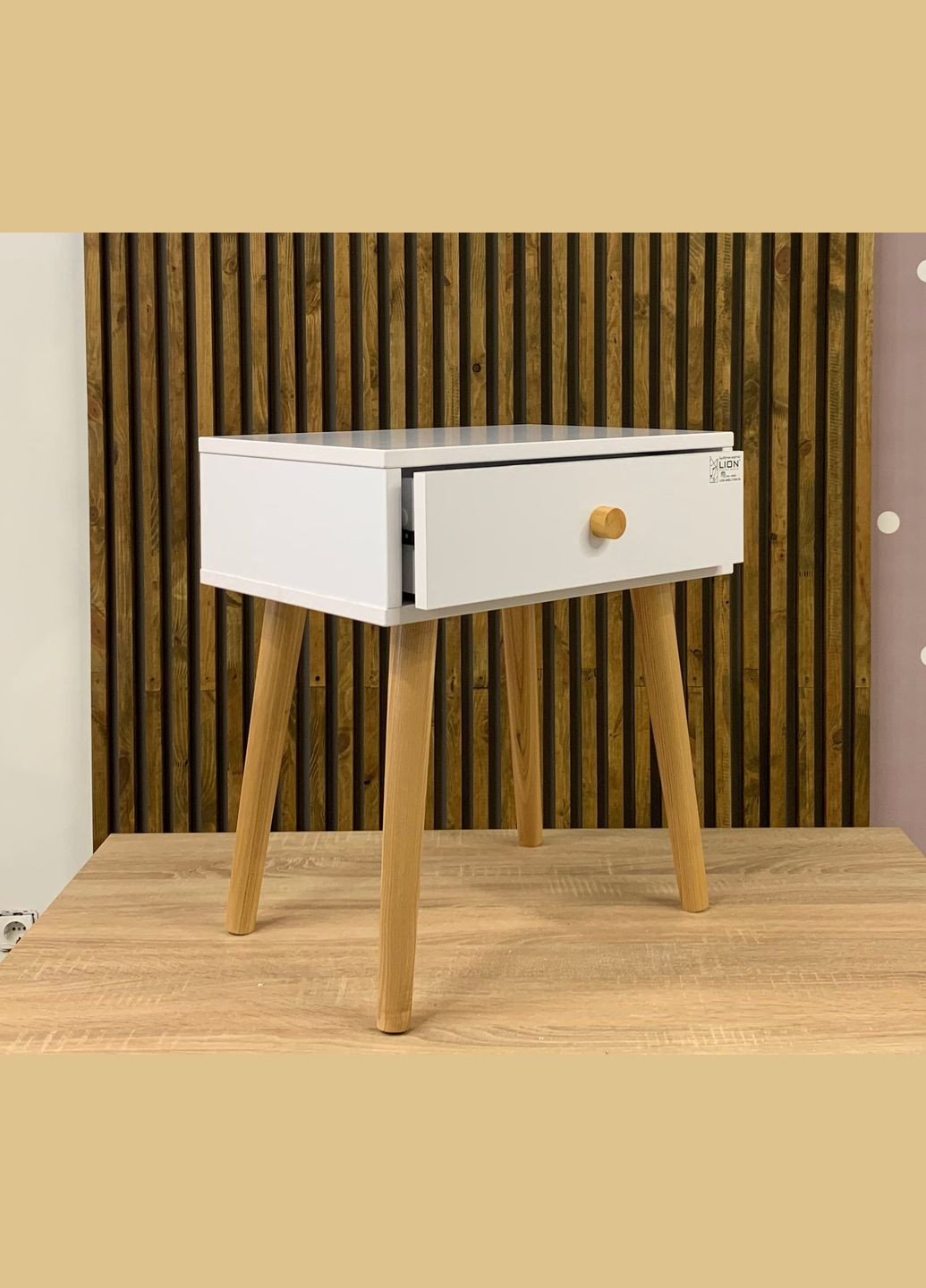 Тумба приліжкова Хьюге-4 Німфея Альба (-041001) Lion (317271117)