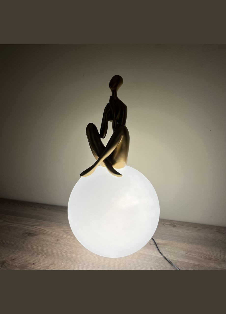 Настільна лампа/нічник з дівчиною на 30см кулі "Lady" (999-006 GD) No Brand (370069582)