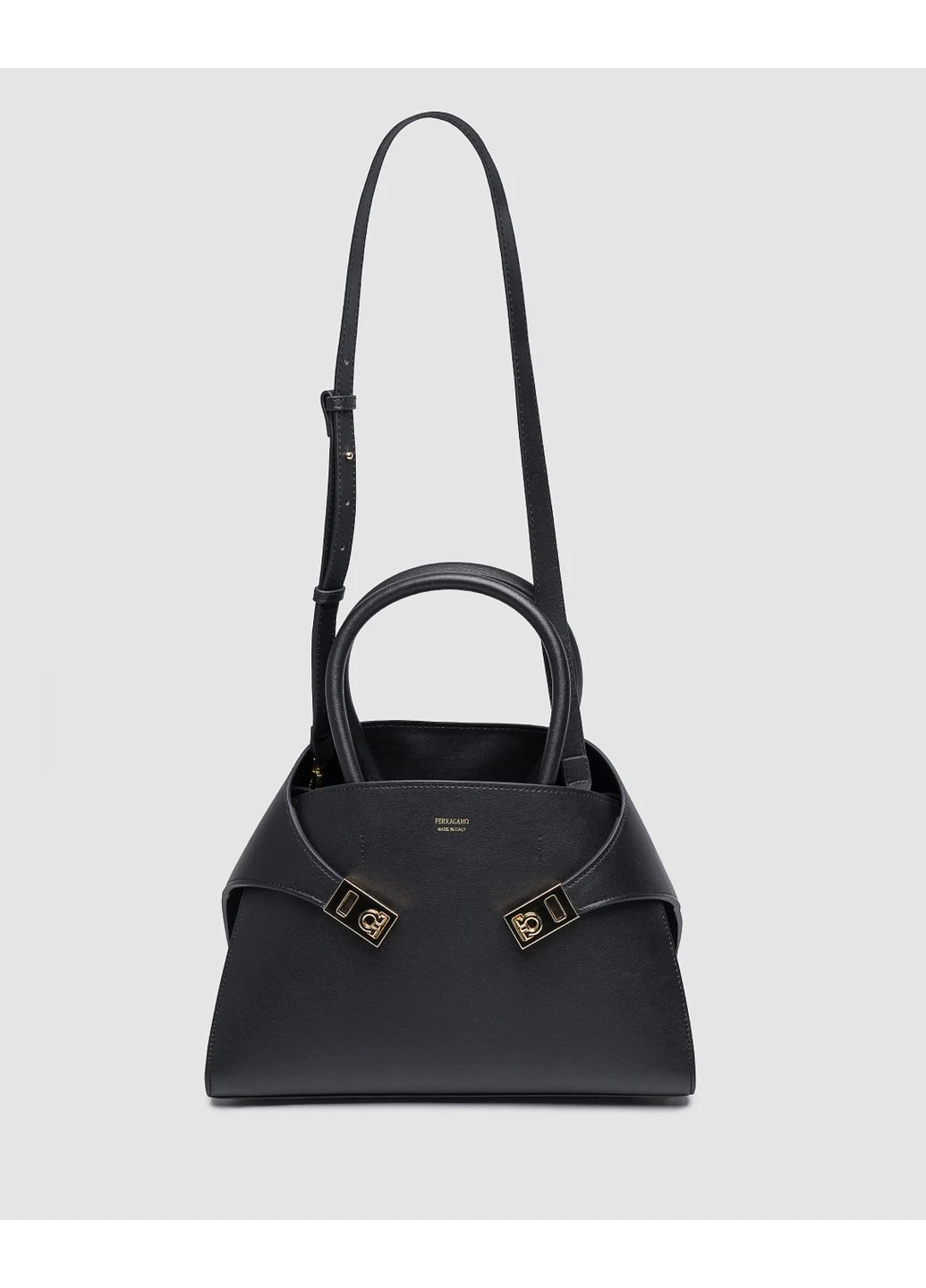 Черные всесезонные 💎 ferragamo hug handbag m in black Vakko