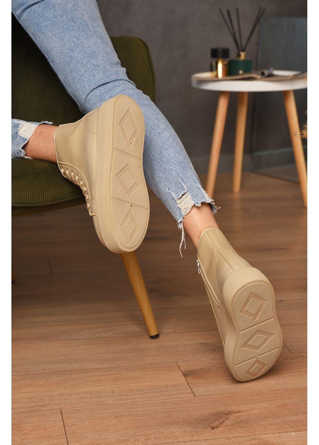 Черевики жіночі демісезонні бежевого кольору Let's Shop (354693604)