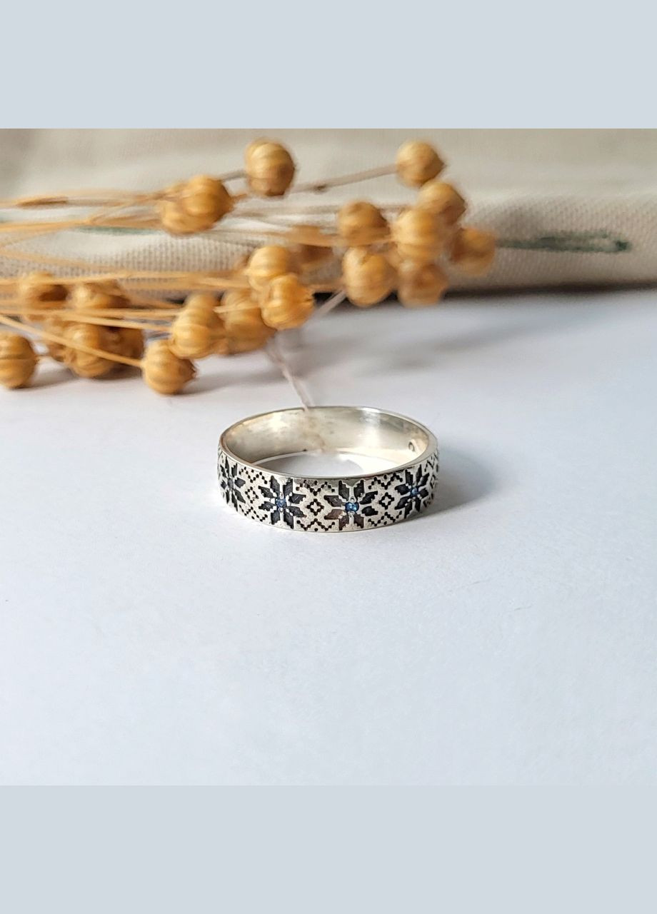 Каблучка срібне жіноче кільце широке Вишиванка з блакитними Камницями розмір срібло 925 проби 14151 3.00г No Brand (315724802)