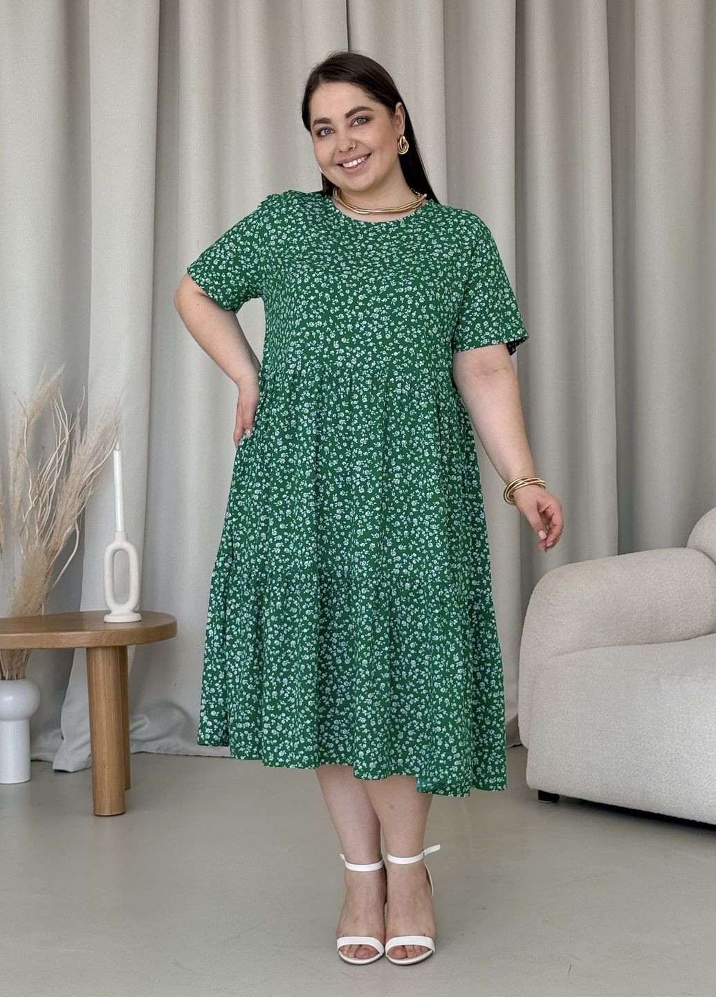 Зеленое пляжное, повседневный, кэжуал летнее свободное платье трапеция из штапеля в цветочек клеш, а-силуэт Merlini с цветочным принтом