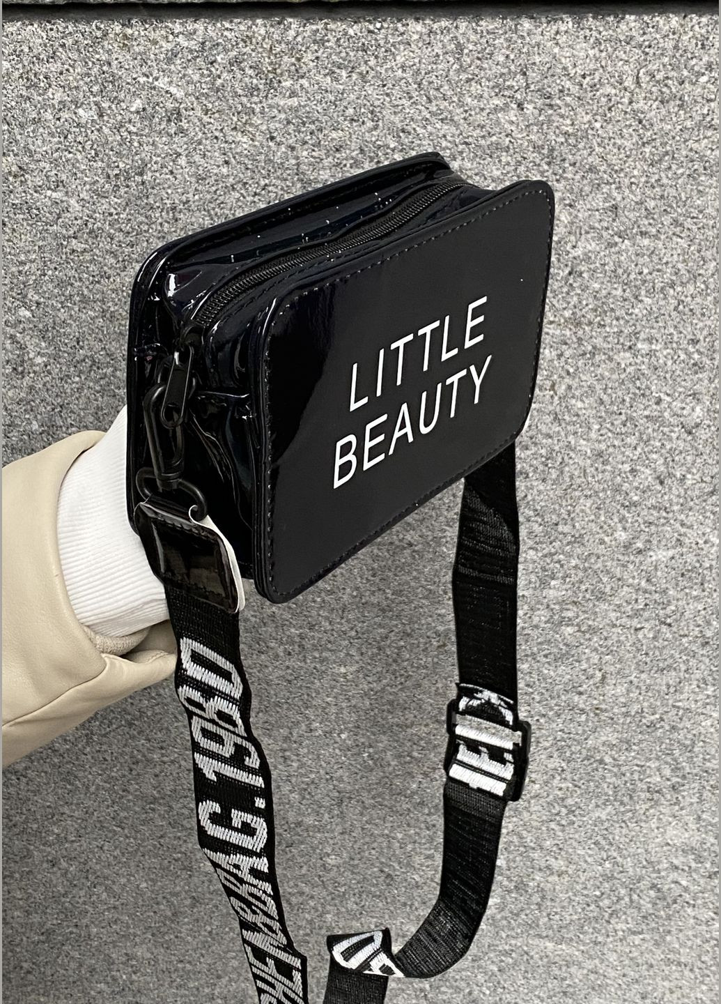 Жіноча дитяча голографічна сумка крос-боді через плече LITTLE BEAUTY чорна No Brand (285794903)