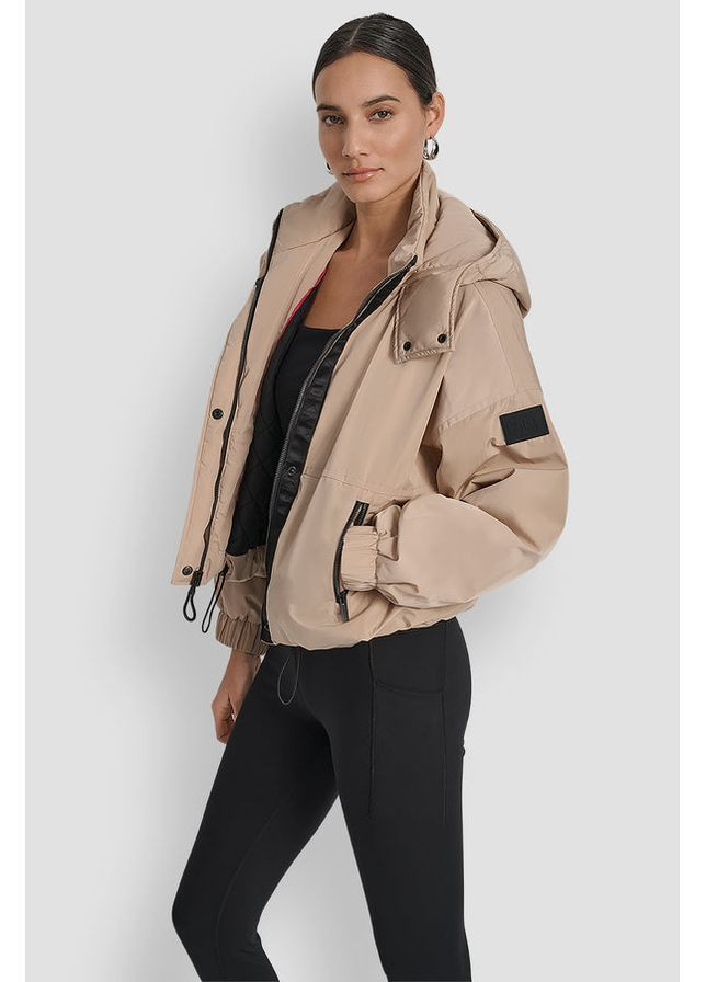Бежева жіноча коротка куртка з утепленням DKNY SHORT LOGO EMBELLISHED HOODED JACKET TRAVERTINE/ AZALEA