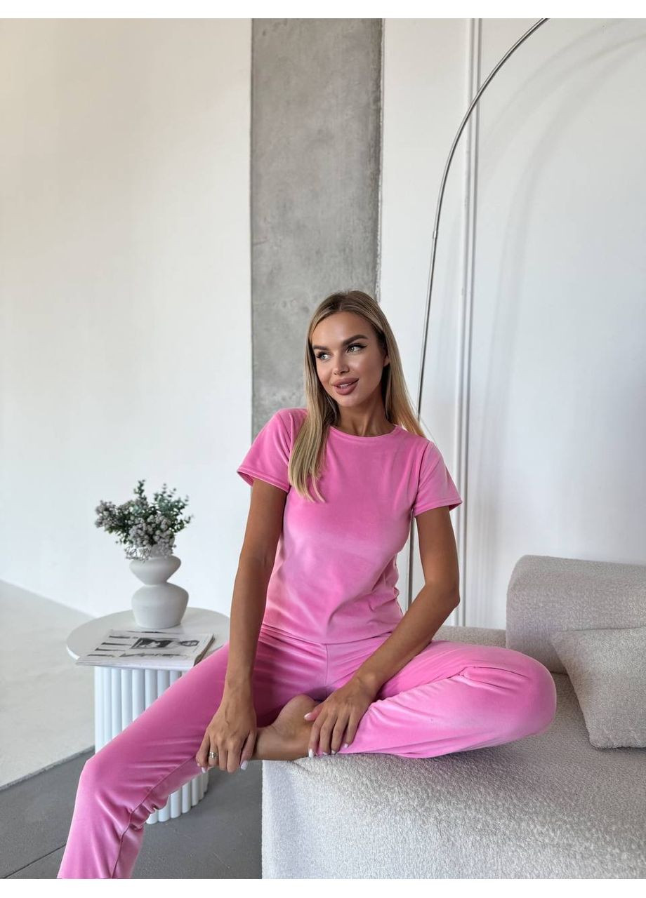 Рожева зимня стильний жіночий велюровий комплект із футболкою, шортами та штанами Україна