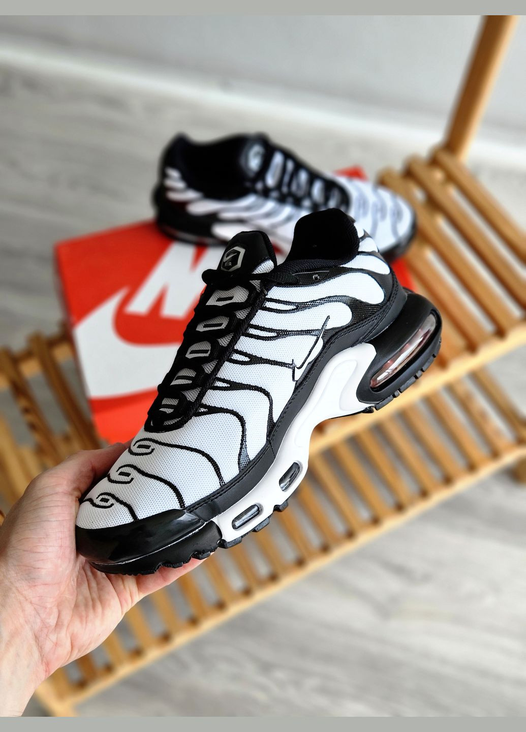Черно-белые демисезонные кроссовки мужские и женские nike air max tn plus white \ найк аир макс тн плюс белые No Brand