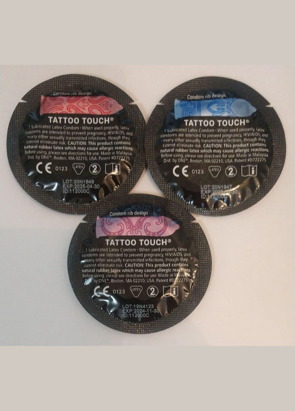 Презервативи Tattoo Touch 12 шт - з трьома унікальними татуюваннями. Термін придатності 30.04.2025 One (317206223)