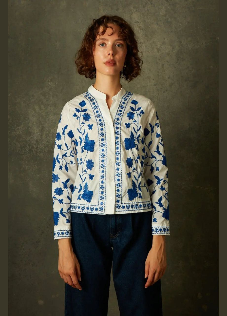 Біла жакет з синьою вишивкою на гудзиках ESQ приталена, вільна бавовна (322130461)