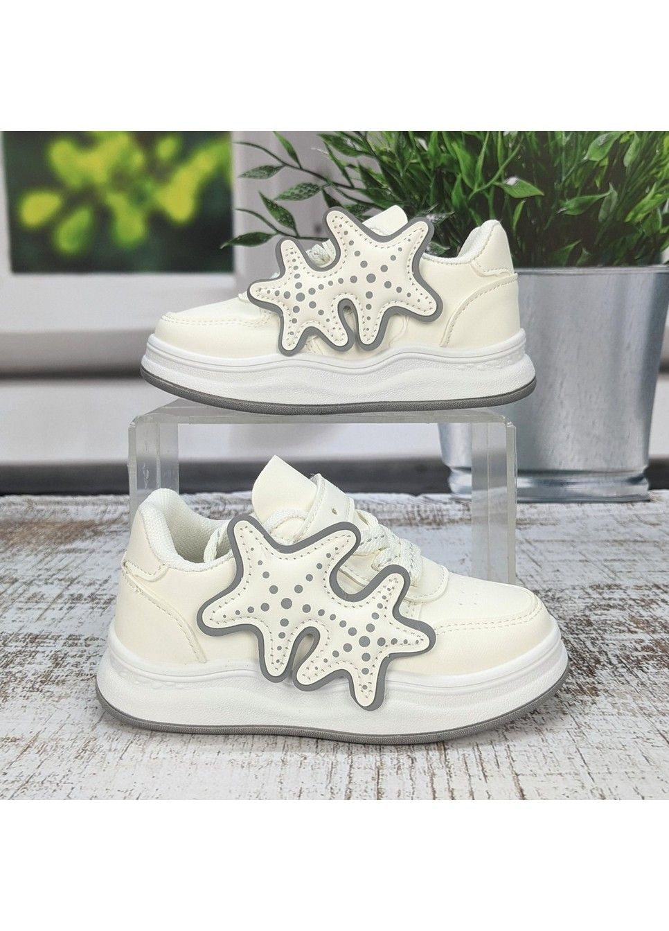 Молочні осінні кросівки дитячі для дівчинки BBT