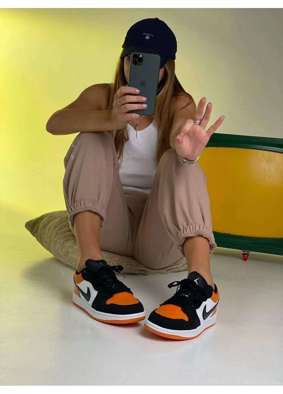 Білі кросівки чоловічі nike air jordan retro 1 low black orange white найк аір джордан білі демісезон No Brand