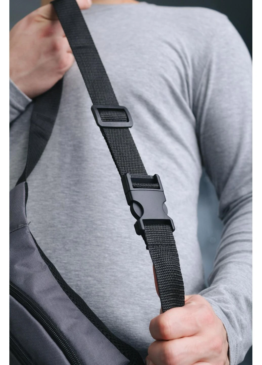 Текстильная сумка на пояс бананка Under Armour серая мужская нагрудная спортивная через плечо повседневная андер No Brand (402392164)