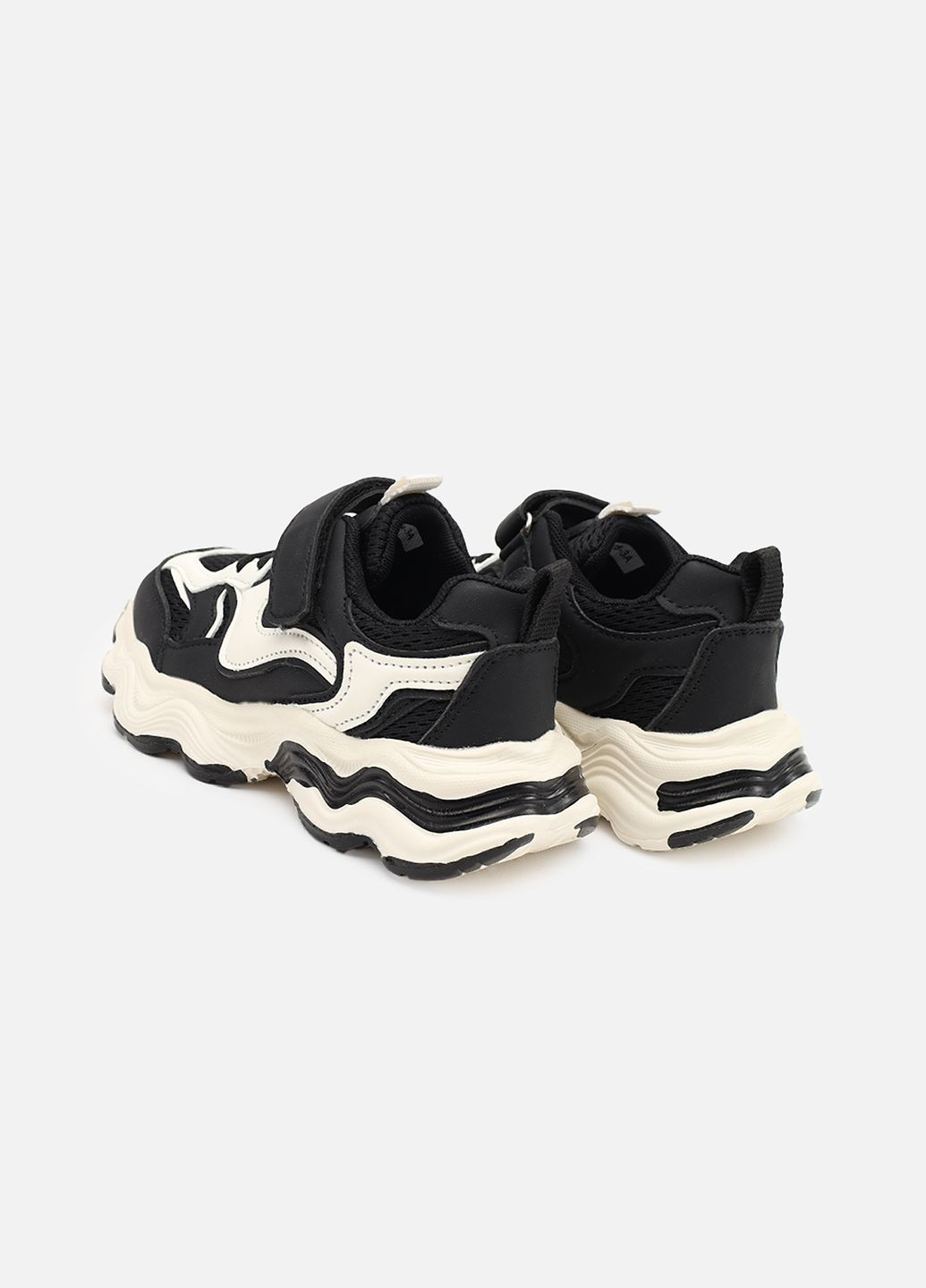 Чорні осінні кросівки для дівчинки, на пласкій підошві колір чорний цб-00273816 Kimboo