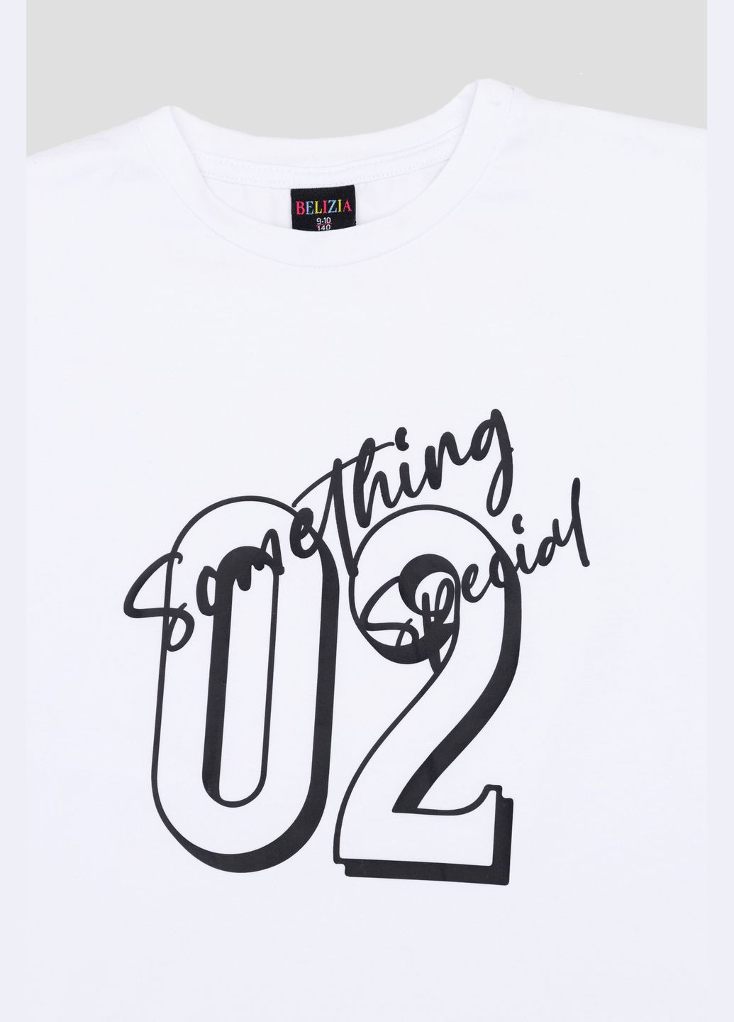 Білий літній стильний костюм зі штанами для дівчинки колір білий цб-00243020 Belizia