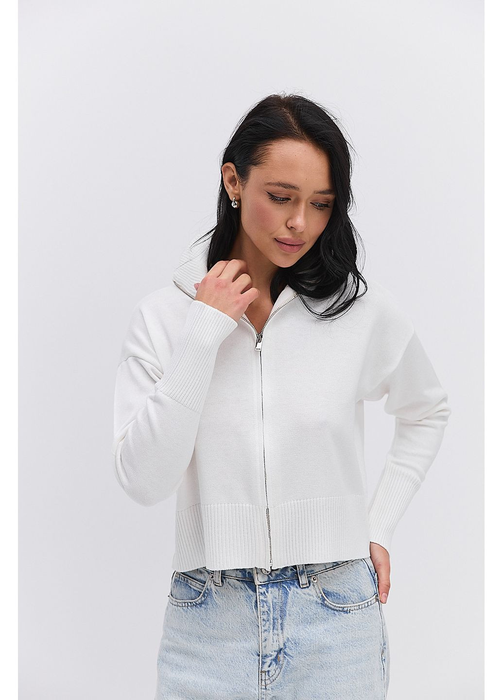 Жіноча в`язана кофта на блискавці з високим коміром Arjen (366748806)