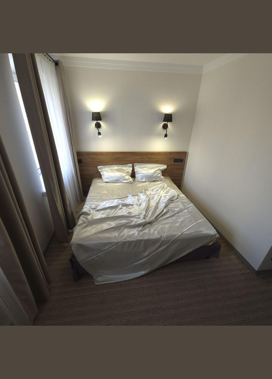 Атласний постільний комплект Євро 200х220 наволочка 70х70 2шт з кантом Білий (П4К-atlas25-01-03-05) No Brand (348094953)