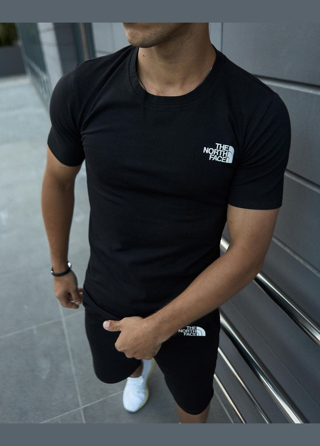 Черная базовая футболка с лого⚡️ Luna