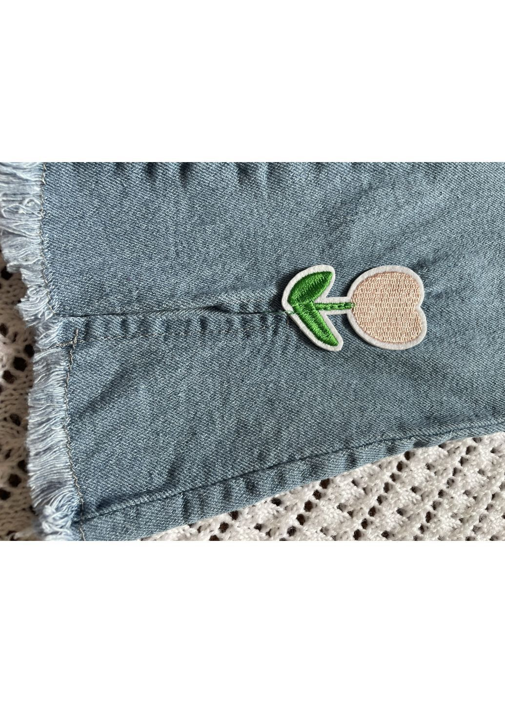 Блакитний демісезонний костюм: джинси + кофтинка з великими квітами брючний No Brand костюм