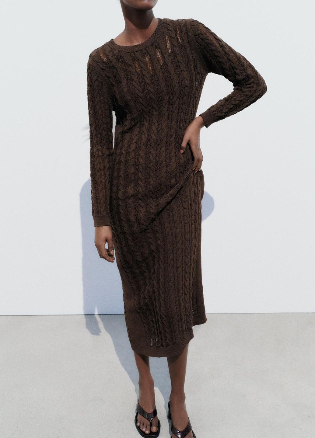 Коричневое повседневный платье Zara с абстрактным узором