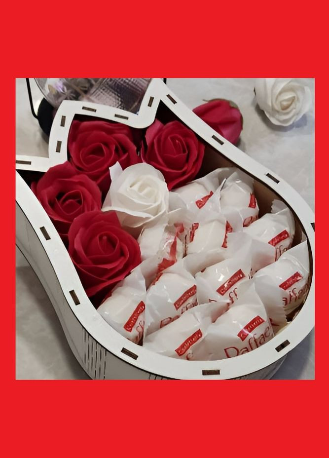 Подарунковий міні боксик із Raffaello і троянд для дівчини (ar3) No Brand (315888831)